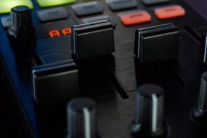 fader del controlador kontrol f1