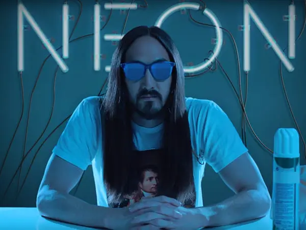 Steve Aoki con unas Hawkers