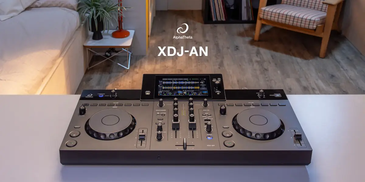 AlphaTheta XDJ-AN con pantalla táctil de 7 pulgadas y sistema DJ autónomo de dos canales