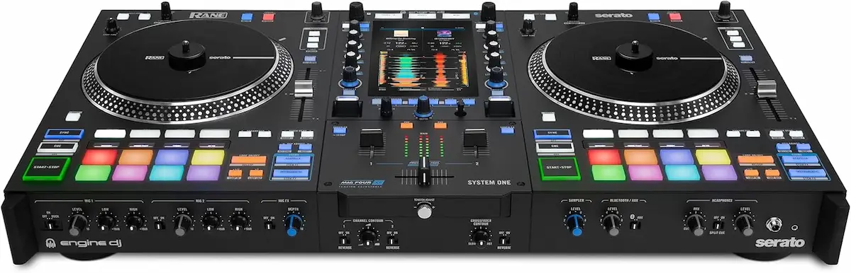 RANE SYSTEM ONE con pantalla táctil central y platos motorizados para scratch